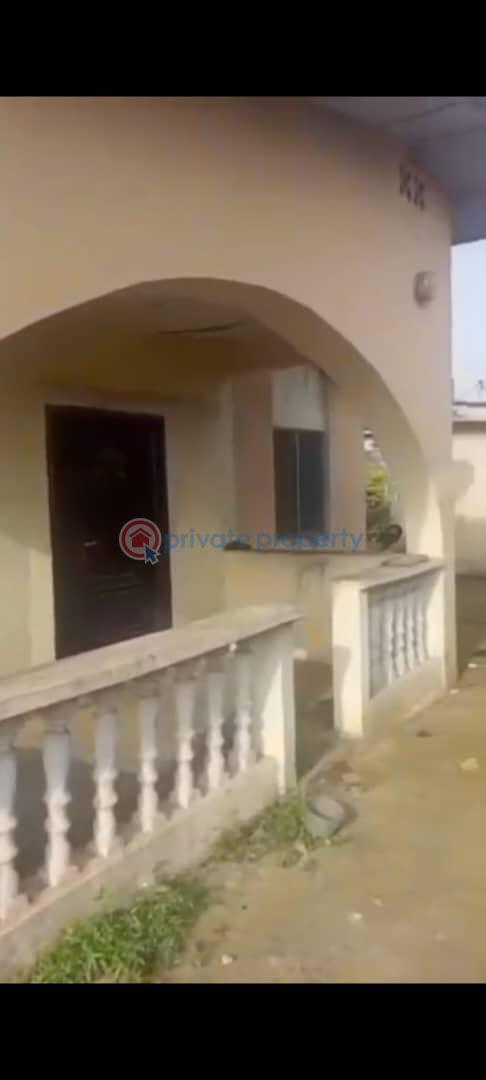 4 bedroom Bungalow For Rent Idimu, Alimosho Lagos