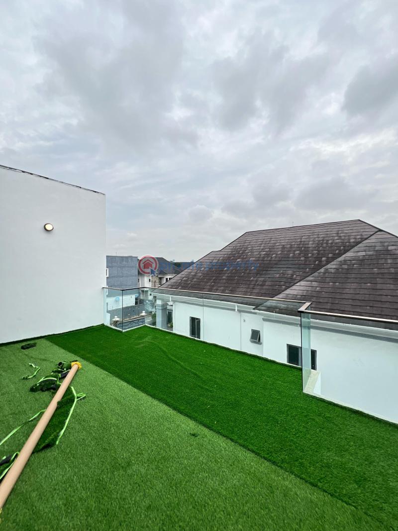 Well built 4 bedroom terraced duplex with bq, communal swimming pool in an estate - 8 4 bedroom Detached Duplex For Sale Osapa London Lekki Lagos - 8