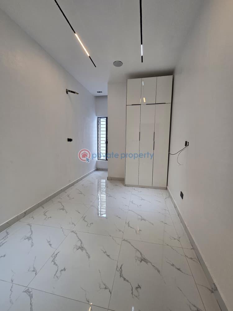 4 bedroom Terrace For Sale Estate Osapa Lekki Lagos - 13