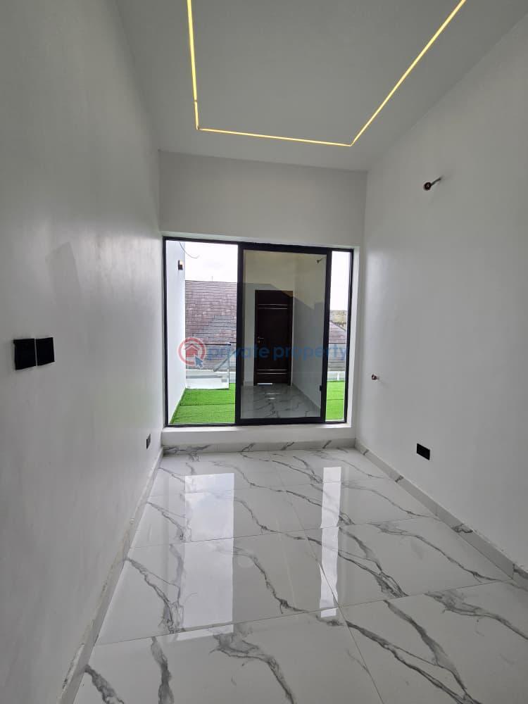 4 bedroom Terrace For Sale Estate Osapa Lekki Lagos - 14