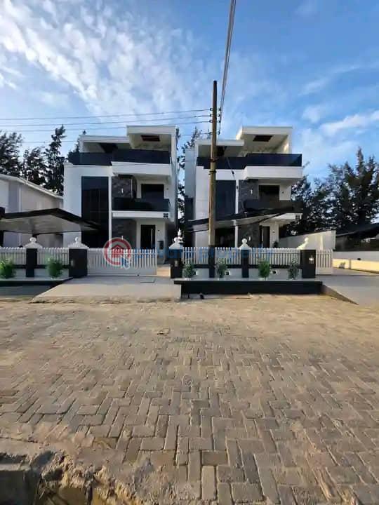 5 bedroom Detached Duplex For Sale Megamound Housing Estate Lekki Phase 1 Lagos