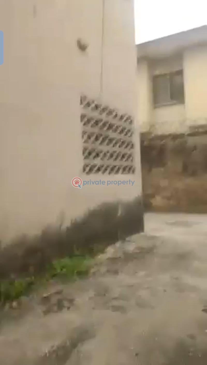 Block Of Flats For Sale At Erediauwa Rd Off Ekehuan Rd Very Close To The Major Tarred Rd Benincity.. Benin Edo - 1