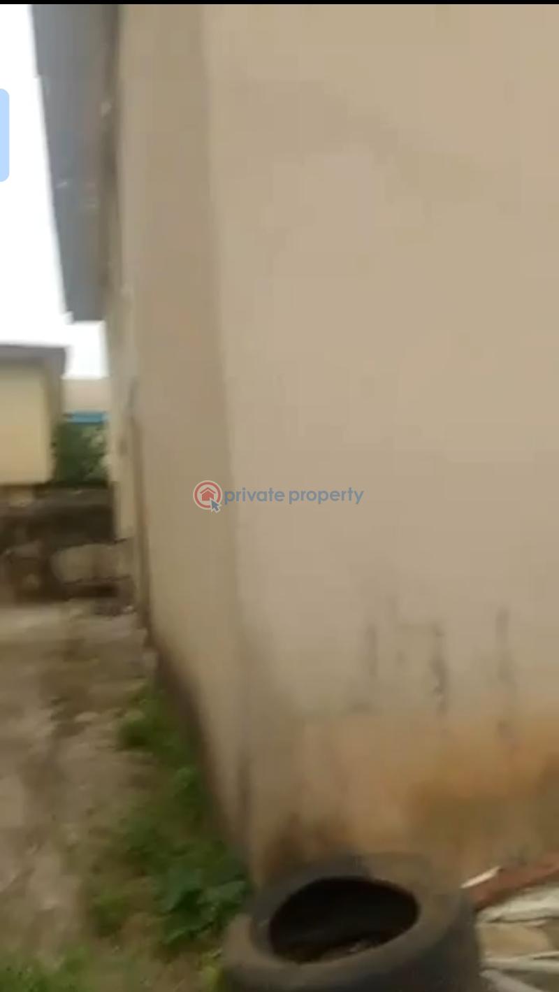 Block Of Flats For Sale At Erediauwa Rd Off Ekehuan Rd Very Close To The Major Tarred Rd Benincity.. Benin Edo - 2