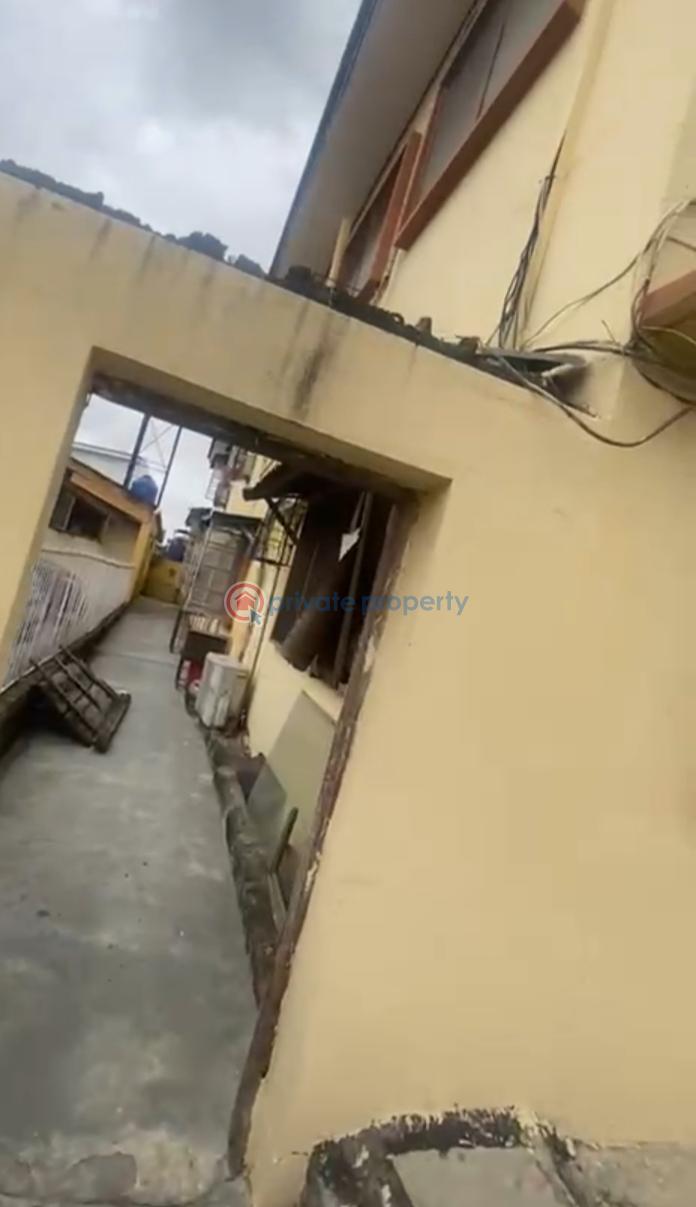 House For Sale Off Falolu Street Surulere Lagos - 6