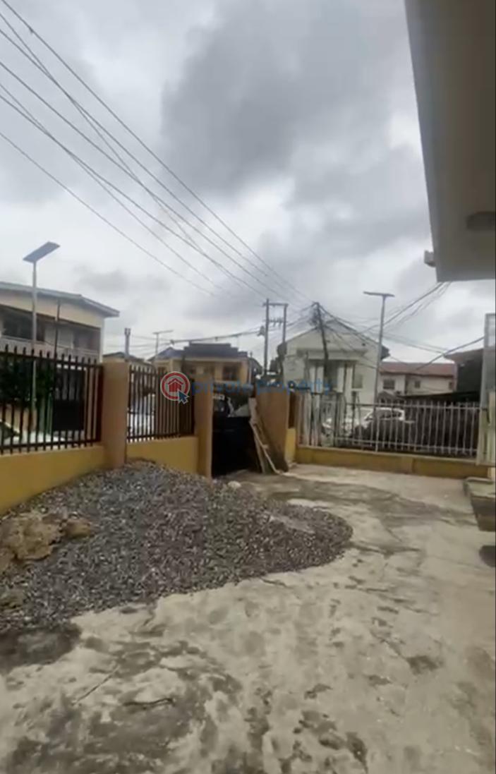 House For Sale Off Falolu Street Surulere Lagos - 4