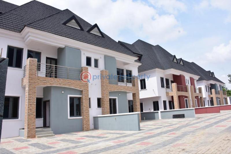 4 bedroom Semi detached Duplex For Sale In The Heart Of Maryland, Onigbongbo Area. Maryland Lagos - 1