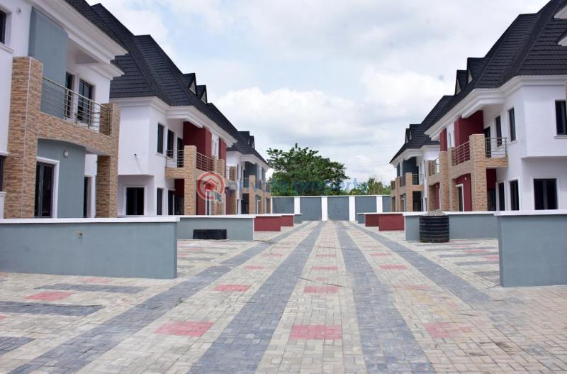 4 bedroom Semi detached Duplex For Sale In The Heart Of Maryland, Onigbongbo Area. Maryland Lagos - 2