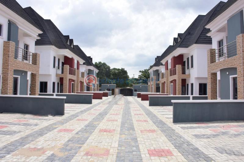 4 bedroom Semi detached Duplex For Sale In The Heart Of Maryland, Onigbongbo Area. Maryland Lagos - 3