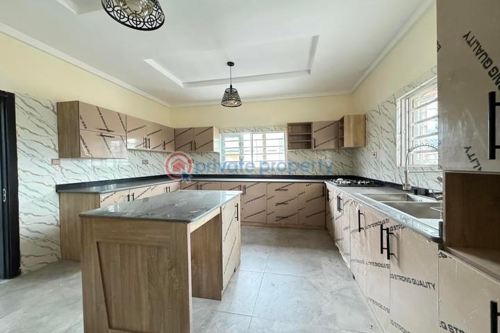 Well finished and spacious 4 bedrooms detached duplex with bq - 6 4 bedroom Detached Duplex For Sale Alalubosa Ibadan Oyo - 6