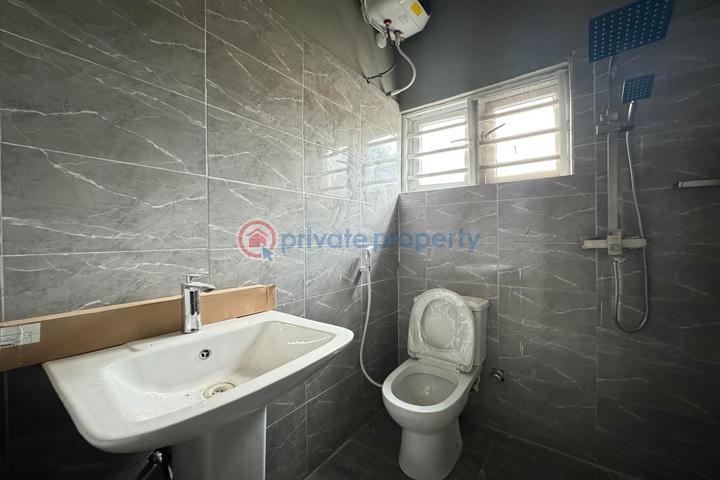 Well finished and spacious 4 bedrooms detached duplex with bq - 10 4 bedroom Detached Duplex For Sale Alalubosa Ibadan Oyo - 10