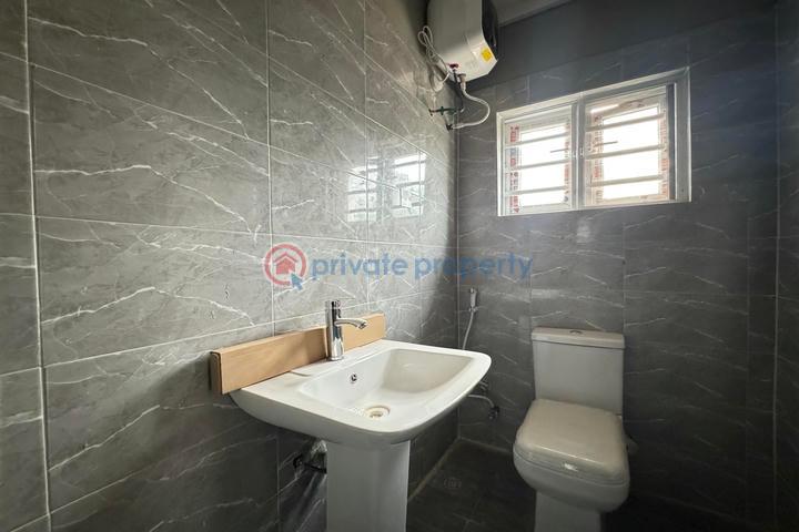 Well finished and spacious 4 bedrooms detached duplex with bq - 18 4 bedroom Detached Duplex For Sale Alalubosa Ibadan Oyo - 18