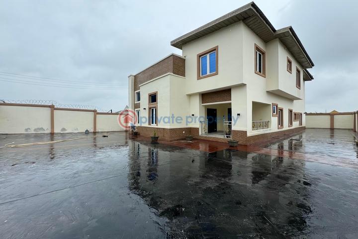 Well finished and spacious 4 bedrooms detached duplex with bq - 27 4 bedroom Detached Duplex For Sale Alalubosa Ibadan Oyo - 27