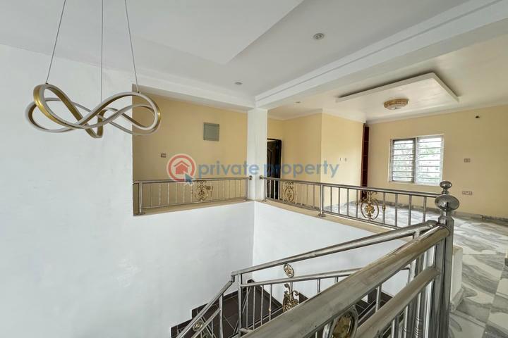Well finished and spacious 4 bedrooms detached duplex with bq - 14 4 bedroom Detached Duplex For Sale Alalubosa Ibadan Oyo - 14