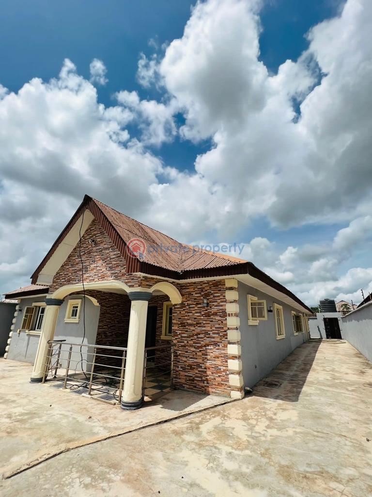For sale 5 bedroom Bungalow Olomore Abeokuta Ogun (PID 1PBGDH