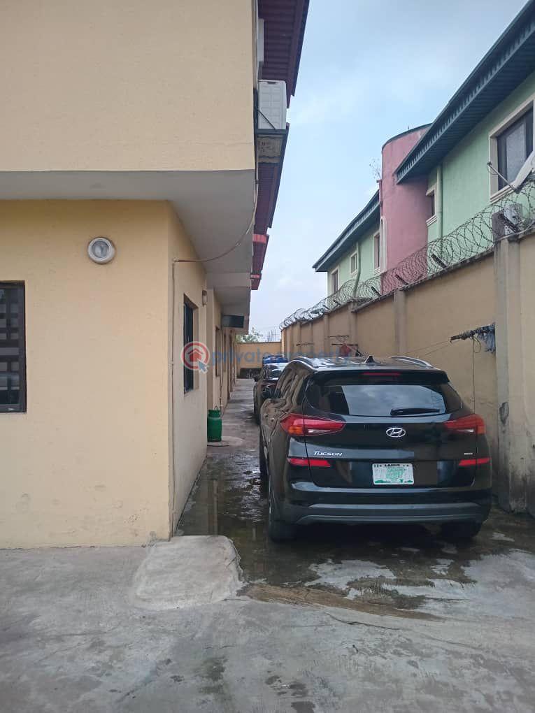 Well maintain & furnished 3nos of 4bedroom duplex - 13 Terraced Duplex For Sale Magodo Phase 1 Gra Magodo GRA Phase 1 Ojodu Lagos - 13