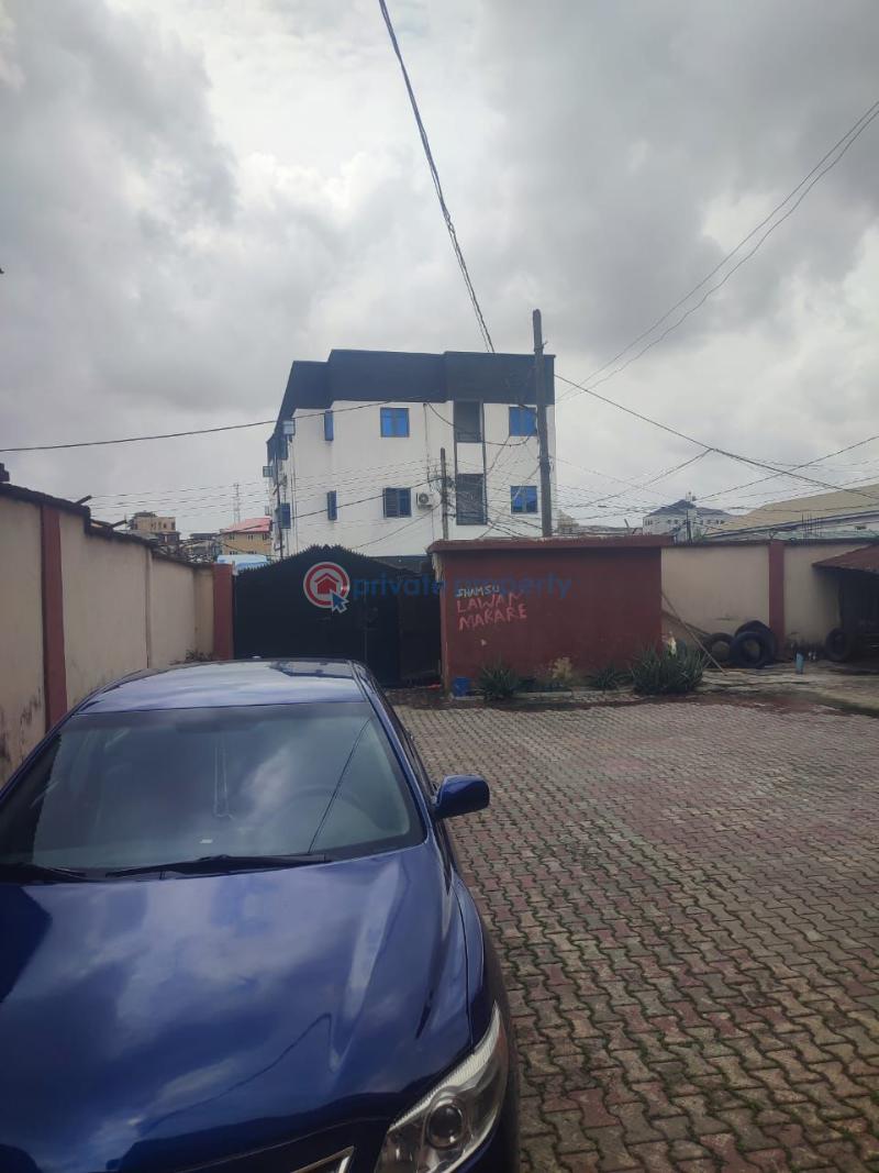 10 bedroom House For Sale Yaba Lagos - 5