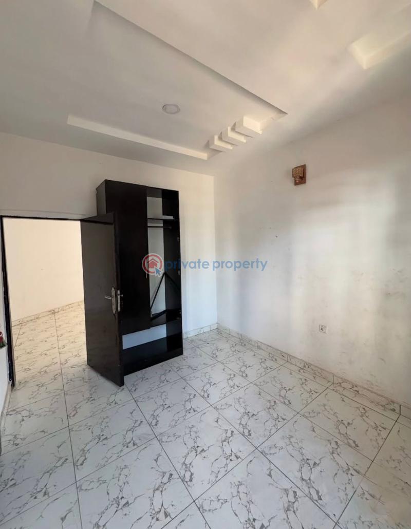 Well maintained 2 bedroom apartment up - 4 2 bedroom Block Of Flats For Rent Ikate Lekki Lagos - 4