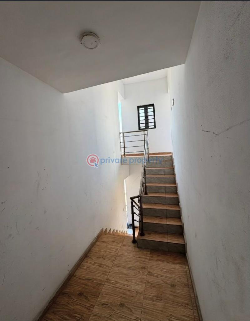 Well maintained 2 bedroom apartment up - 9 2 bedroom Block Of Flats For Rent Ikate Lekki Lagos - 9