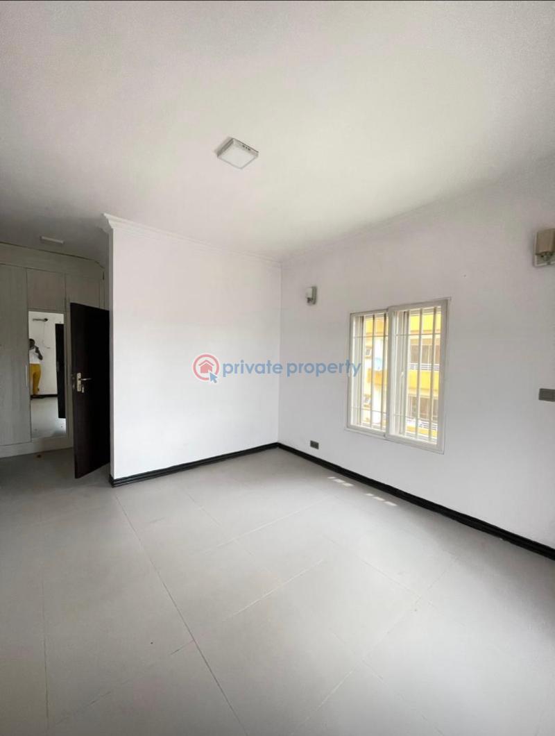 Well maintained 3 bedroom apartment with a bq at yaba - 11 3 bedroom Block Of Flats For Sale Alagomeji Yaba Lagos - 11