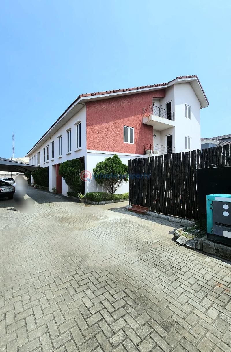 Well maintained 3 bedroom house - 0 3 bedroom Townhouse For Rent Lekki Phase 1 Lagos - 0
