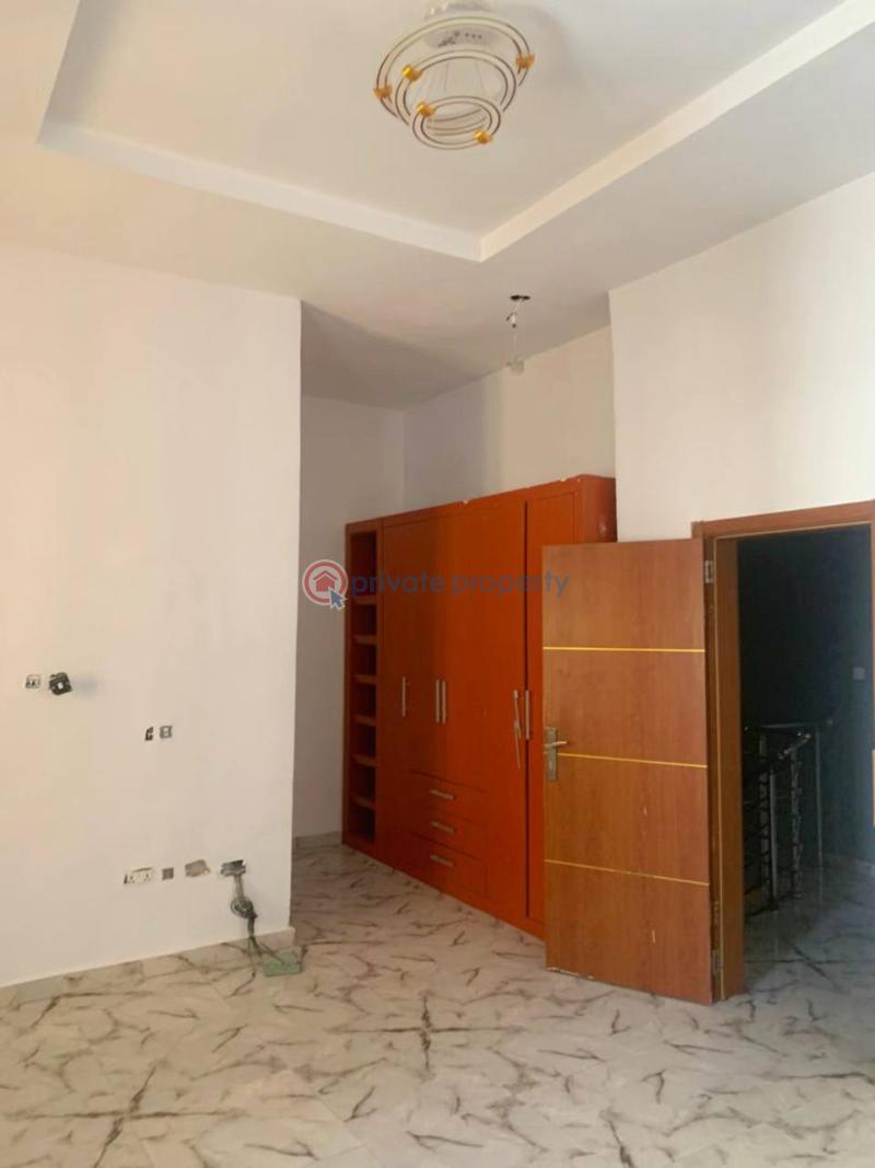 Well maintained 4 bedroom semi detached duplex in chevron, lekki - 5 4 bedroom Semi detached Duplex For Sale Chevron Alternative Route Chevron Drive Lekki Lagos - 5