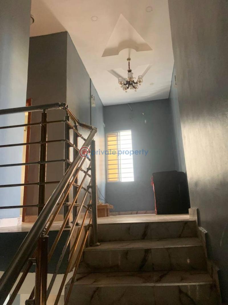 Well maintained 4 bedroom semi detached duplex in chevron, lekki - 4 4 bedroom Semi detached Duplex For Sale Chevron Alternative Route Chevron Drive Lekki Lagos - 4