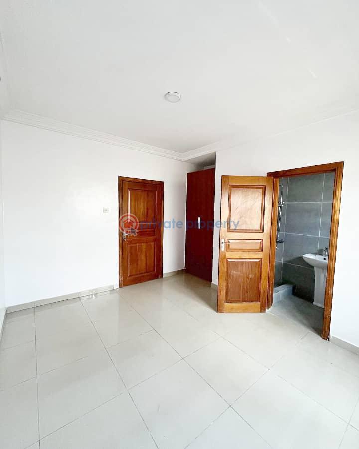 Well maintained, self service 3 bedroom apartment - 8 3 bedroom Flat & Apartment For Sale Lekki Phase 1 Lagos - 8