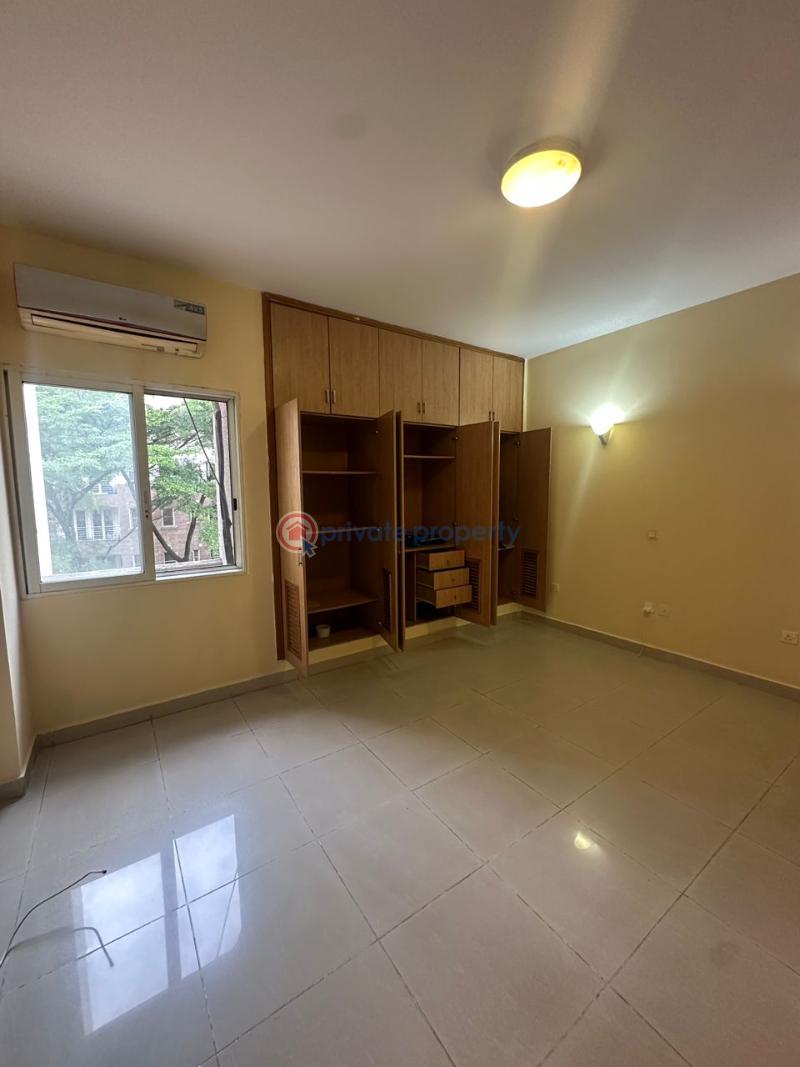 Well maintained, spacious 3 bedroom apartment on the 4th floor - 8 3 bedroom Block Of Flats For Rent Ikoyi Lagos - 8