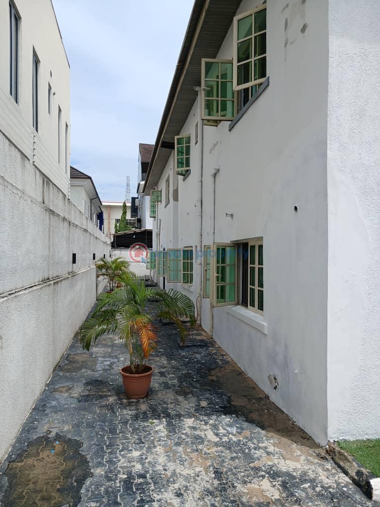 2 bedroom Flat & Apartment For Rent Off Omorinre Johnson Lekki Phase 1 Lagos - 6