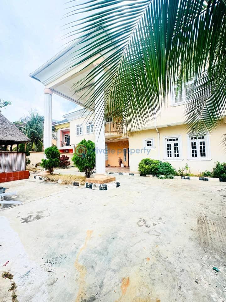 Well spacious 4-bedroom detached house - 1 4 bedroom Detached Duplex For Rent Lekki Phase 1 Lagos - 1
