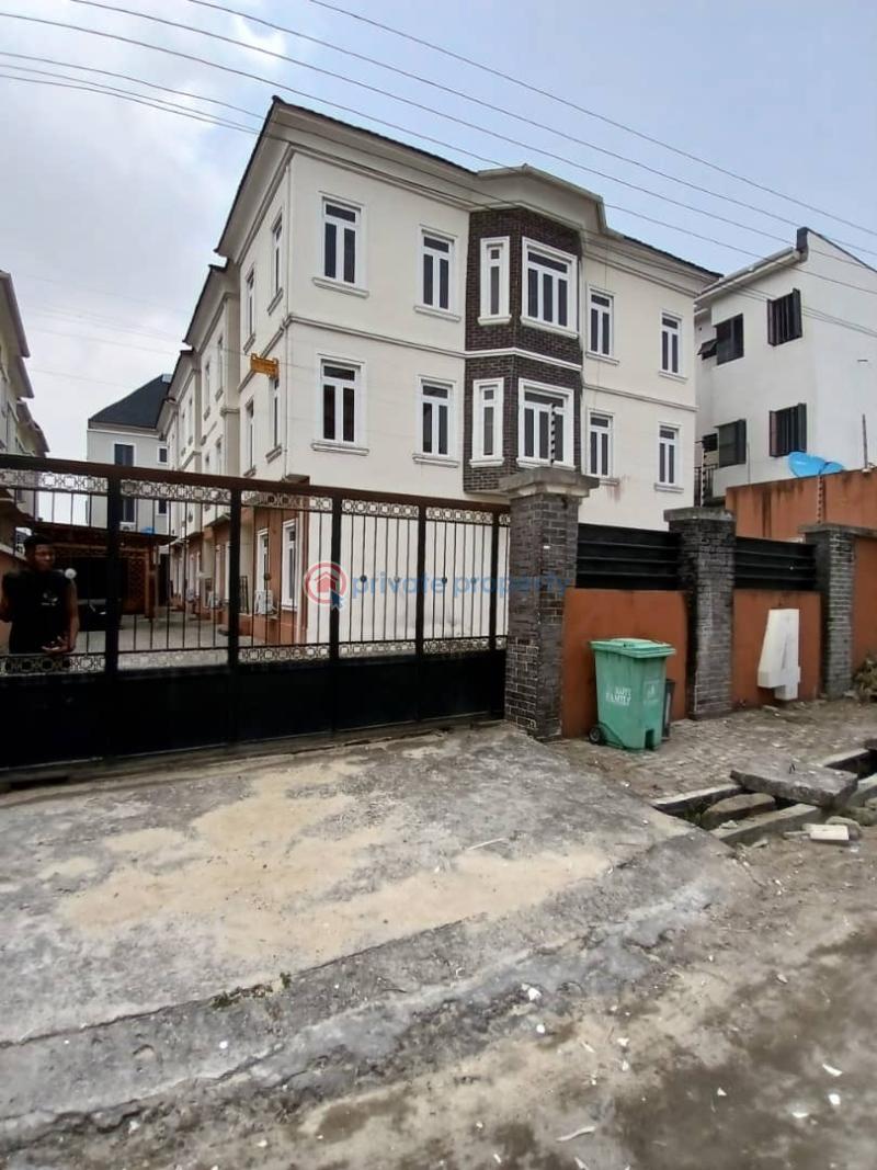 10 bedroom Terrace For Sale Secured Estate In Agungi Agungi Lekki Lagos - 3