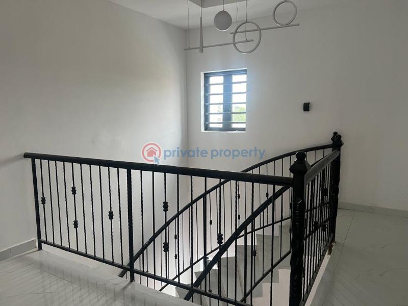 Duplex For Sale Yemoja Street (gov. Ajimobi’s Street), Oluyole Estate, Ibadan. Oluyole Estate Ibadan Oyo - 2