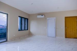 1 bedroom Block Of Flats For Sale Surulere Lagos
