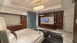 2 bedroom Block Of Flats Short let Mcdonald’s Old Ikoyi Lagos