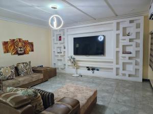 2 bedroom Flat & Apartment For Sale Akinwumi Estate Mende Maryland Lagos