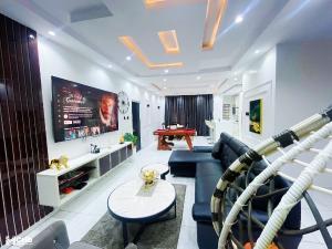 2 bedroom Mini Flat Short let Airport Road Ikeja Lagos