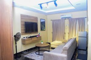 2 bedroom Flat & Apartment Short let Ilupeju Lagos
