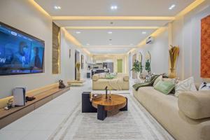 2 bedroom Flat & Apartment Short let Lekki Phase 1 Lagos