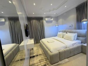 3 bedroom Flat & Apartment Short let Parkview Estate Ikoyi Lagos