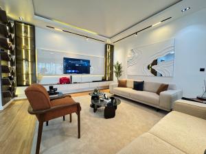 3 bedroom Block Of Flats Short let Lekki Phase 1 Lagos