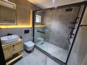 3 bedroom Block Of Flats For Rent Lekki Phase 1 Lagos