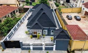 House For Sale Very Close To Elebu Market) Off Akala Express Ibadan Oyo