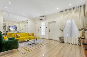 3 bedroom Block Of Flats Short let Admiralty Way Lekki Phase 1 Lagos