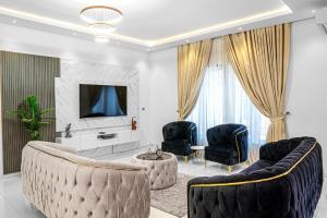3 bedroom Shared Apartment For Rent Lekki Phase 1 Lagos