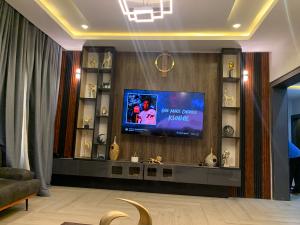 3 bedroom Shared Apartment Short let Allen Court Estate, Airport Road Abuja Abuja Phase 2 