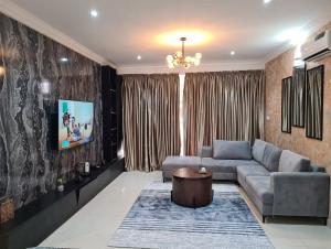 3 bedroom Flat & Apartment Short let Osapa London Lekki Lagos