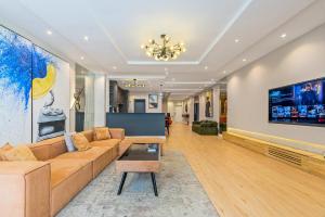 3 bedroom Block Of Flats Short let Lekki Phase 1 Lagos