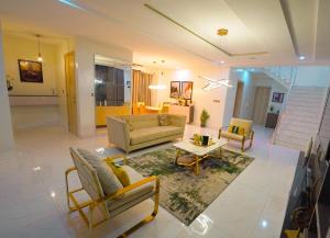 3 bedroom Flat & Apartment Short let Along Lekki Expressway Lagos 3 bedroom Flat & Apartment Short let Along Lekki Expressway Lagos