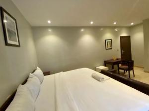 10 bedroom Hotel For Rent Ikeja Lagos 10 bedroom Hotel For Rent Ikeja Lagos
