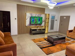 3 bedroom Shared Apartment Short let Magodo GRA Phase 2 Kosofe/Ikosi Lagos